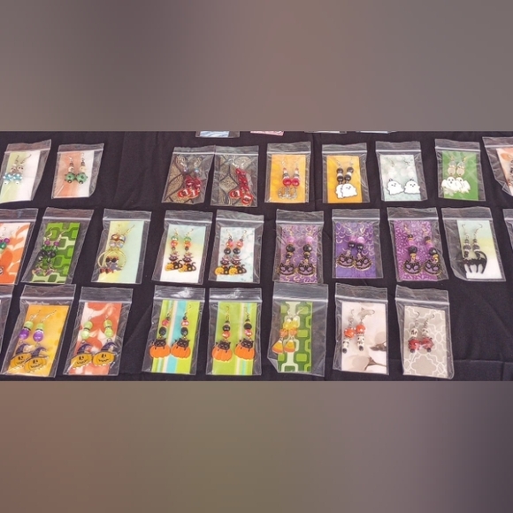 Disney Heartless Queen Snow White Poison Apple tshirts XL Beaded Charm Earrings - Picture 9 of 11